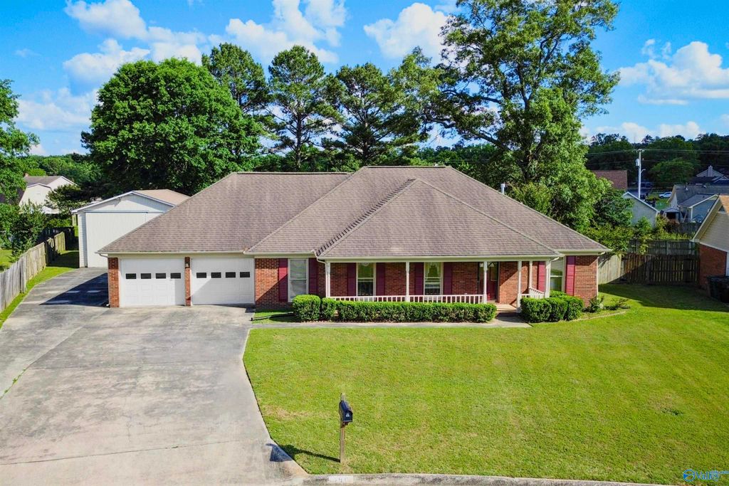 2816 Winthrop Drive, Decatur, AL 35603