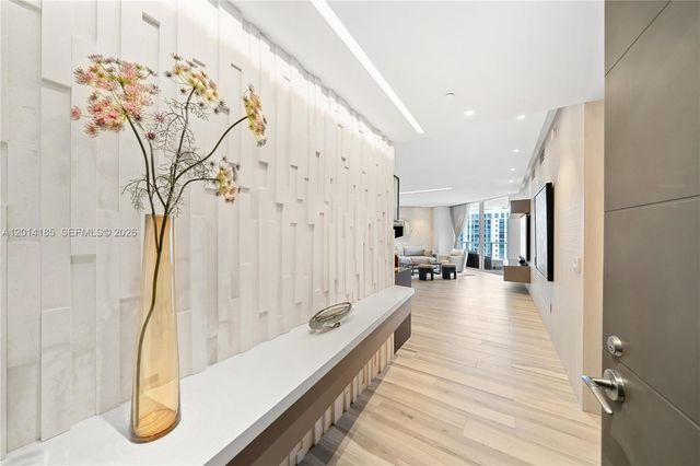 17111 Biscayne Blvd 2107, North Miami Beach, FL 33160