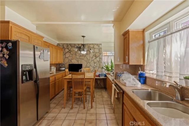 3959 S Bronson Ave, Los Angeles, CA 90008