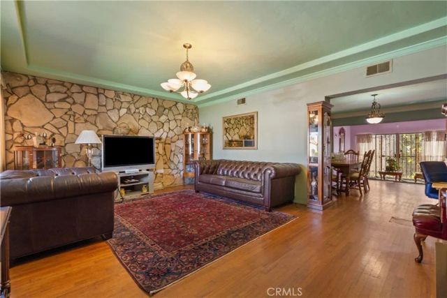 3959 S Bronson Ave, Los Angeles, CA 90008