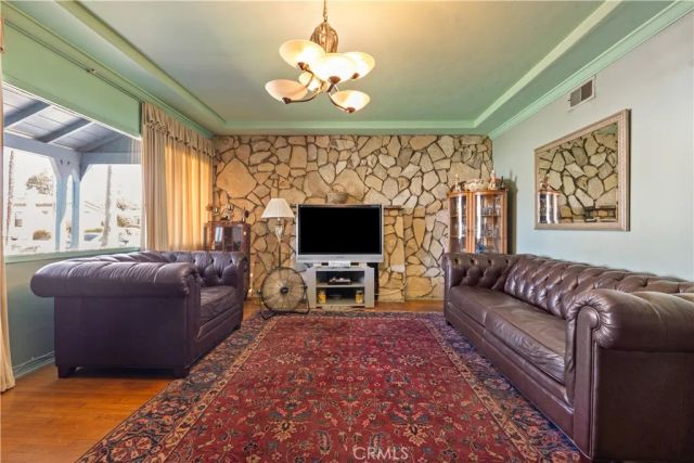 3959 S Bronson Ave, Los Angeles, CA 90008