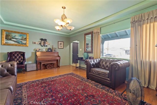 3959 S Bronson Ave, Los Angeles, CA 90008