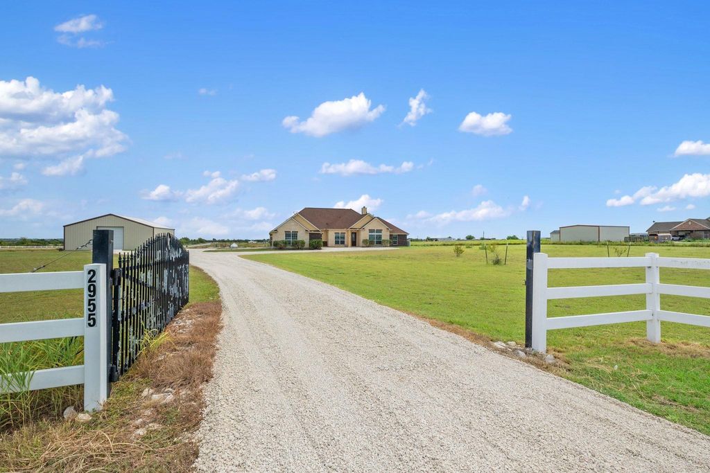 2955 County Road 100, Hutto, TX 78634