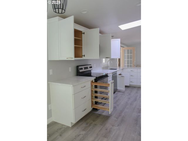 1655 S ELM St, Canby, OR 97013