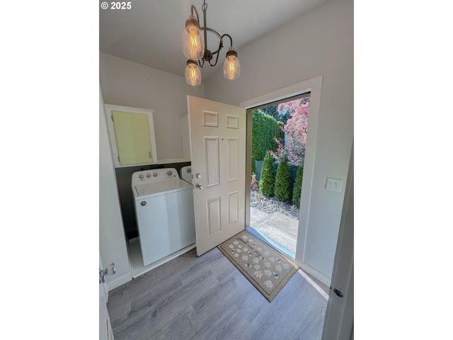 1655 S ELM St, Canby, OR 97013