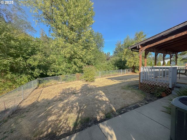 1655 S ELM St, Canby, OR 97013