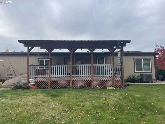 1655 S ELM St, Canby, OR 97013