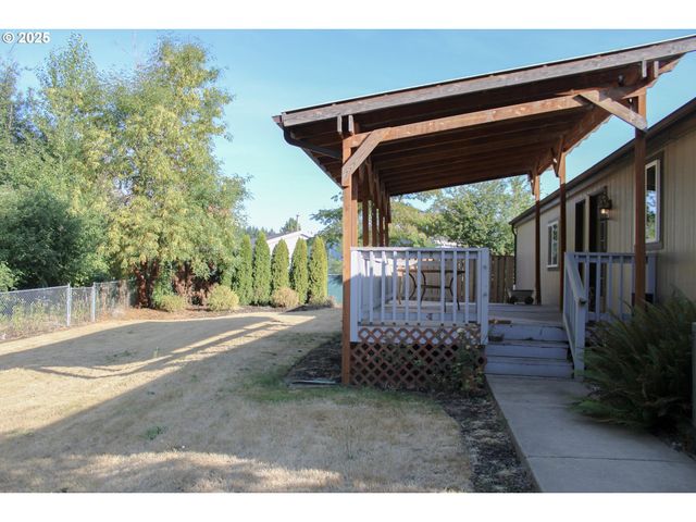 1655 S ELM St, Canby, OR 97013