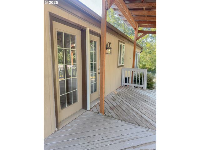 1655 S ELM St, Canby, OR 97013