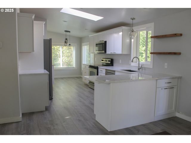 1655 S ELM St, Canby, OR 97013