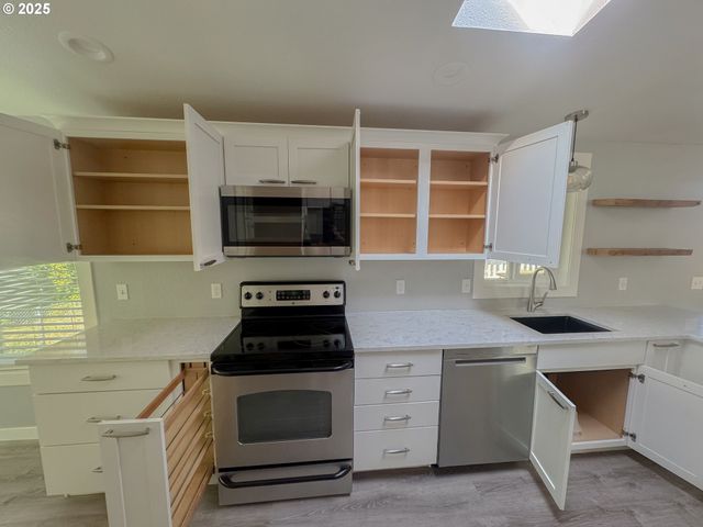 1655 S ELM St, Canby, OR 97013