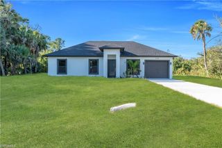 644 Woodcrest DR, Lehigh Acres, FL 33972