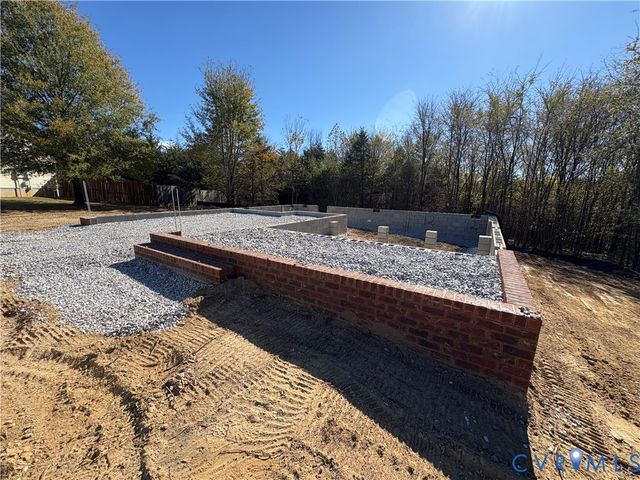 104 Pine Ridge Ln, Farmville, VA 23901