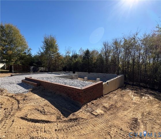 104 Pine Ridge Ln, Farmville, VA 23901