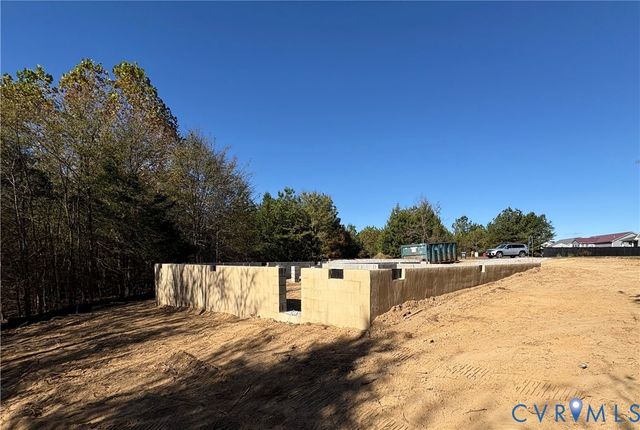 104 Pine Ridge Ln, Farmville, VA 23901