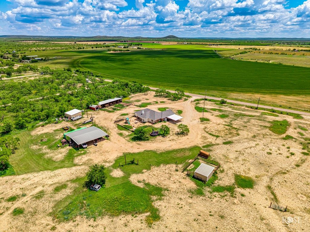 Image 10 of property listing at 10581 Ballard Rd, San Angelo, TX 76901