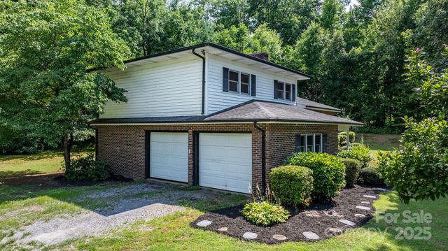16 Saint Andrews Drive, Taylorsville, NC 28681