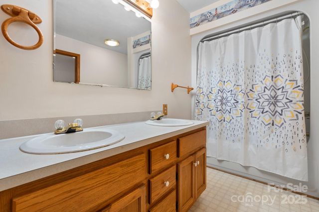 16 Saint Andrews Drive, Taylorsville, NC 28681
