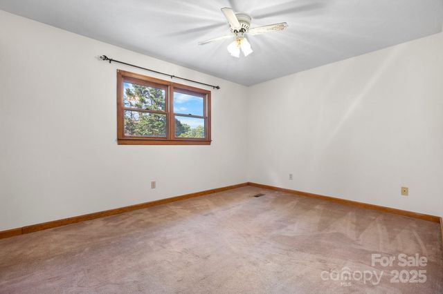 16 Saint Andrews Drive, Taylorsville, NC 28681