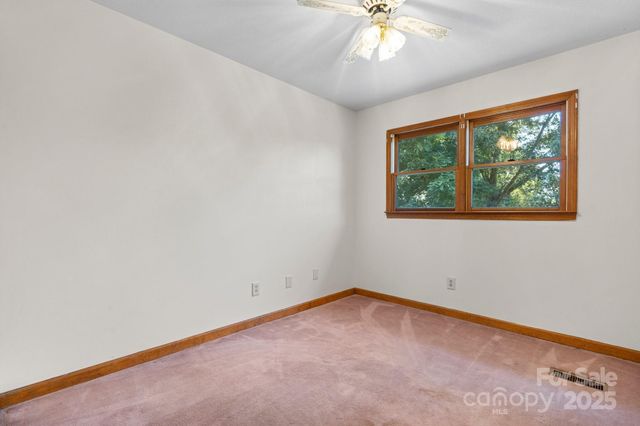 16 Saint Andrews Drive, Taylorsville, NC 28681