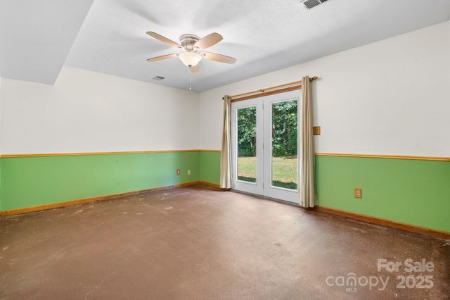 16 Saint Andrews Drive, Taylorsville, NC 28681