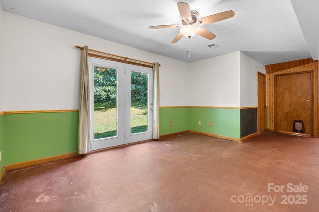 16 Saint Andrews Drive, Taylorsville, NC 28681