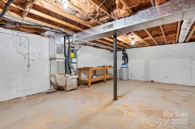 16 Saint Andrews Drive, Taylorsville, NC 28681