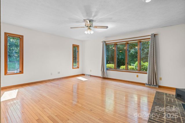 16 Saint Andrews Drive, Taylorsville, NC 28681