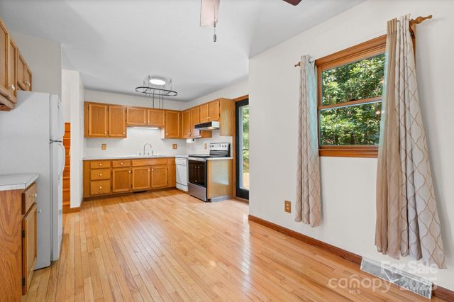 16 Saint Andrews Drive, Taylorsville, NC 28681