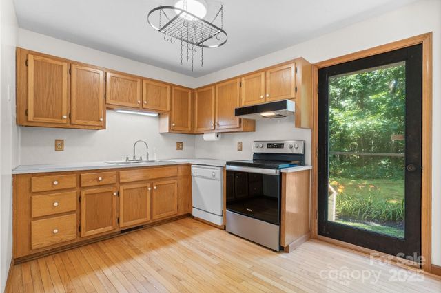 16 Saint Andrews Drive, Taylorsville, NC 28681