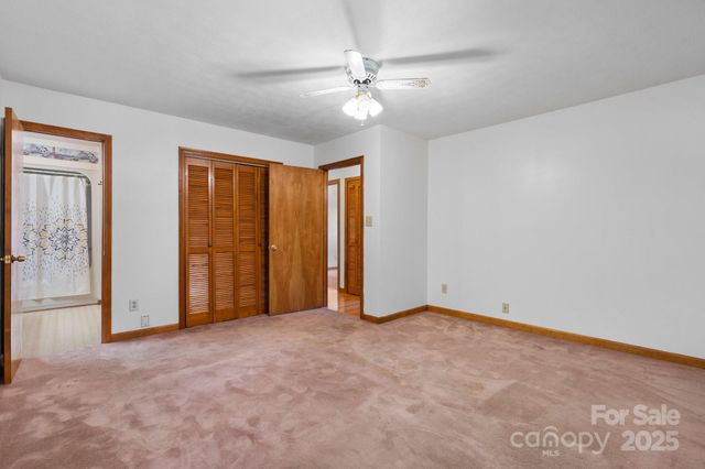 16 Saint Andrews Drive, Taylorsville, NC 28681