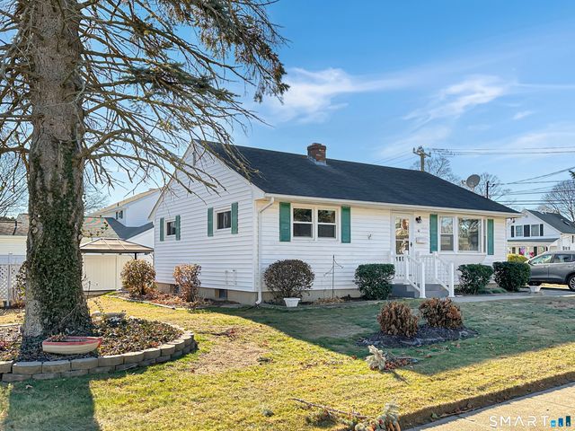 61 Smith Street, East Lyme, CT 06357