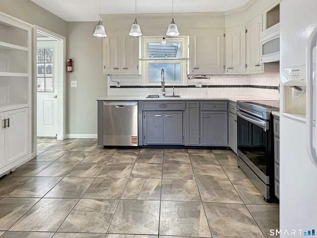 61 Smith Street, East Lyme, CT 06357