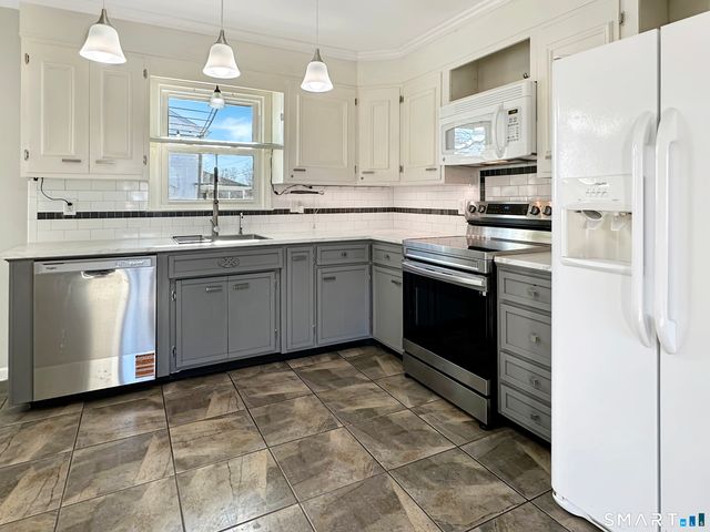 61 Smith Street, East Lyme, CT 06357