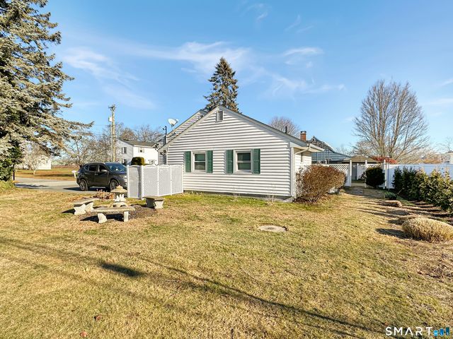 61 Smith Street, East Lyme, CT 06357