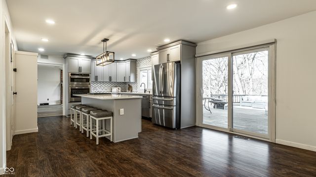 12216 Castle Row Overlook, Carmel, IN 46033