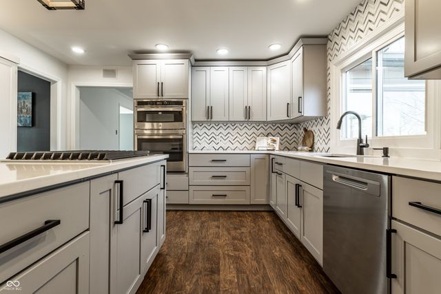 12216 Castle Row Overlook, Carmel, IN 46033