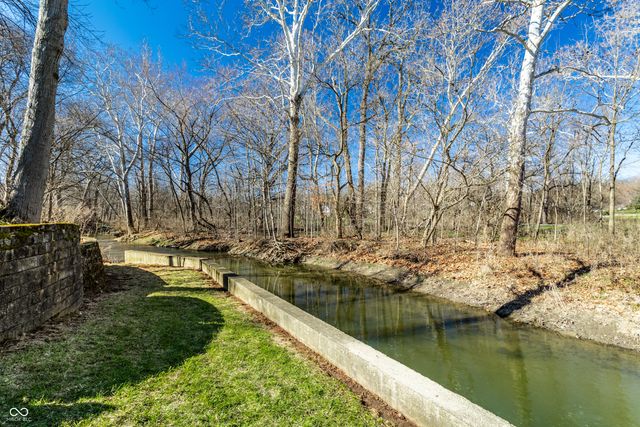 12216 Castle Row Overlook, Carmel, IN 46033