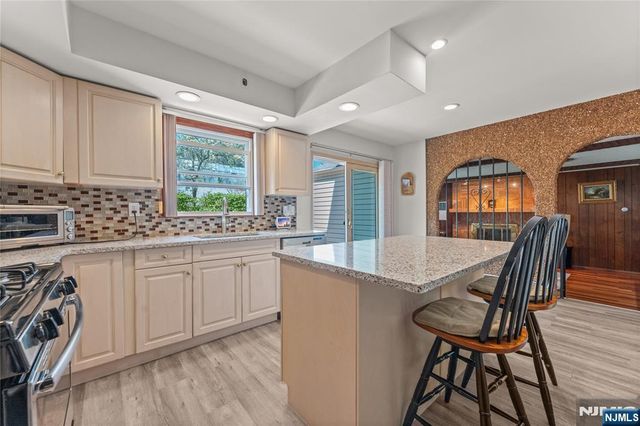 72 Pilgrim Drive, Clifton, NJ 07013