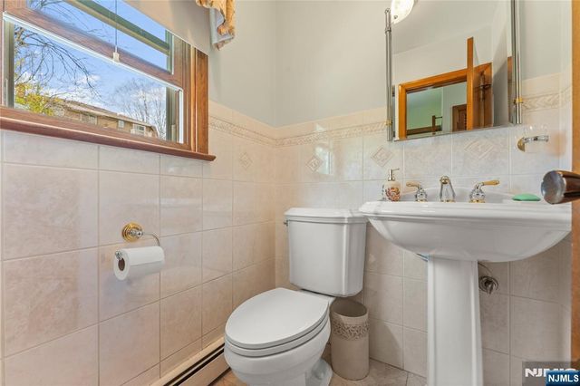 72 Pilgrim Drive, Clifton, NJ 07013