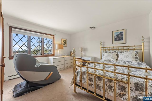 72 Pilgrim Drive, Clifton, NJ 07013