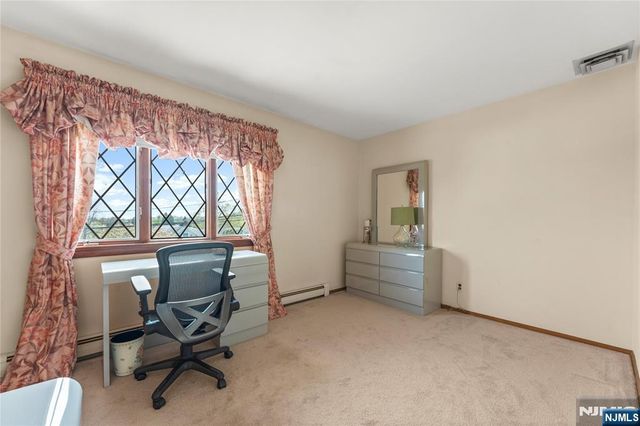 72 Pilgrim Drive, Clifton, NJ 07013