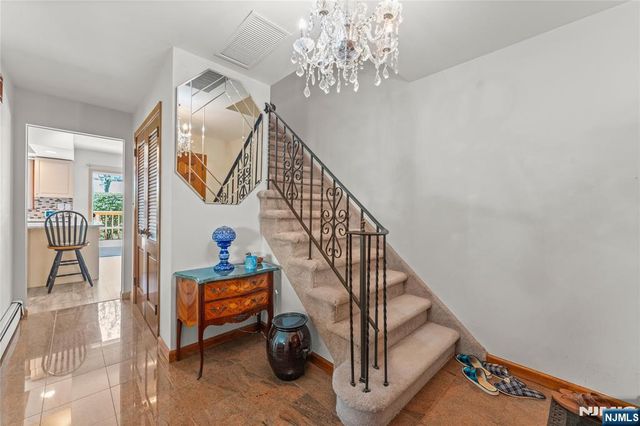 72 Pilgrim Drive, Clifton, NJ 07013