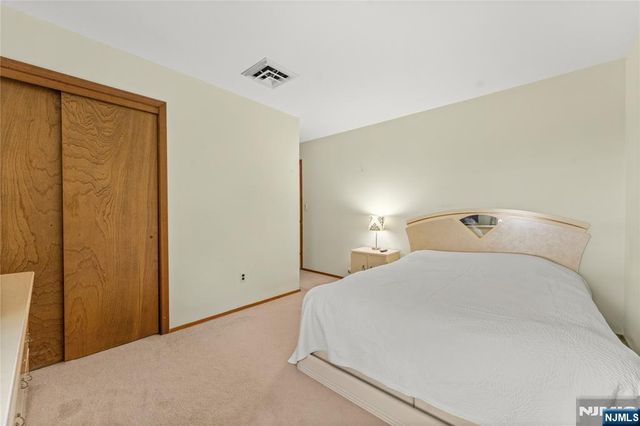 72 Pilgrim Drive, Clifton, NJ 07013