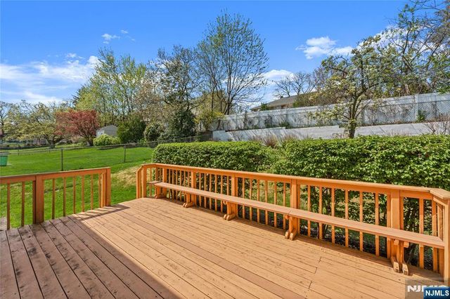 72 Pilgrim Drive, Clifton, NJ 07013