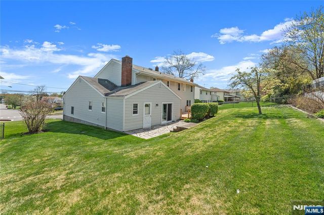 72 Pilgrim Drive, Clifton, NJ 07013