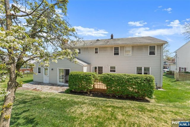 72 Pilgrim Drive, Clifton, NJ 07013