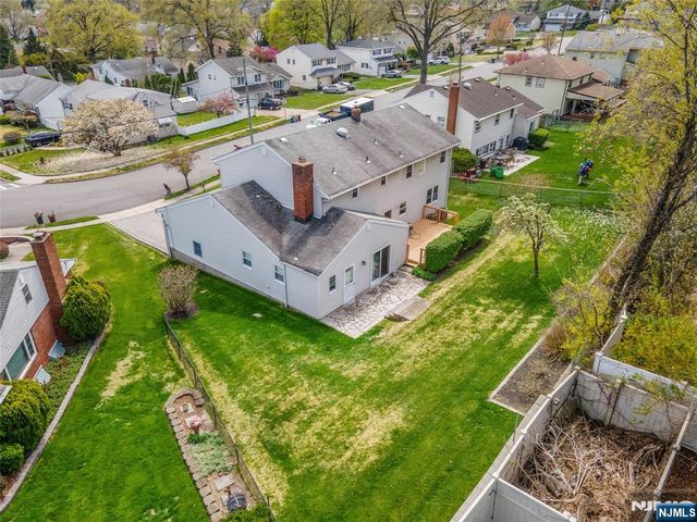 72 Pilgrim Drive, Clifton, NJ 07013