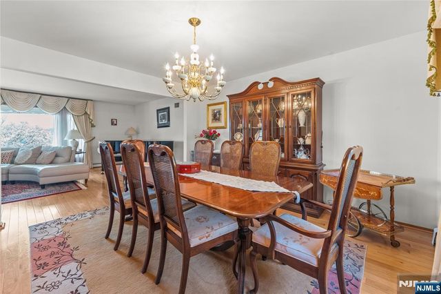 72 Pilgrim Drive, Clifton, NJ 07013