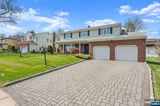 72 Pilgrim Drive, Clifton, NJ 07013